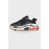Черные кроссовки Triple S
