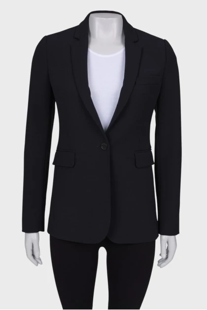 Черный пиджак на одной пуговице