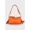Кожаная оранжевая сумка с кисточками
