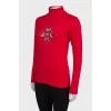 Красный свитер со стразами спереди