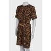 Платье в леопардовый принт с поясом