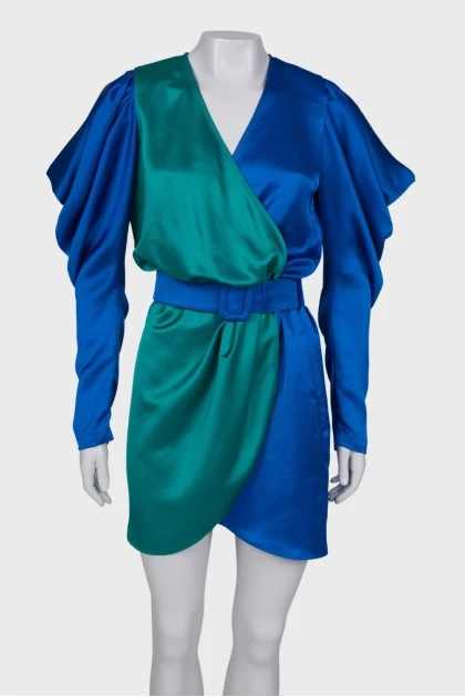 Двухцветное платье с открытыми плечами