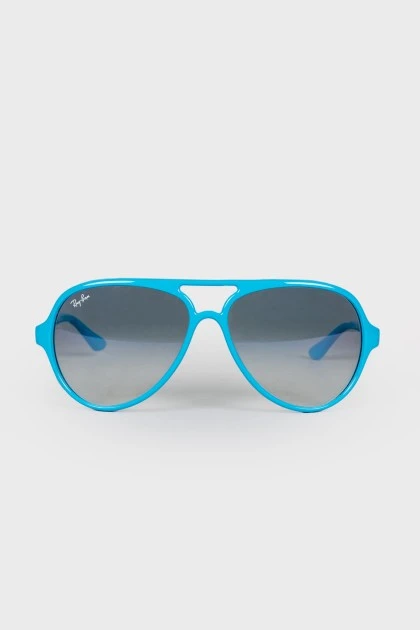 Сонцезахисні окуляри з блакитною оправою