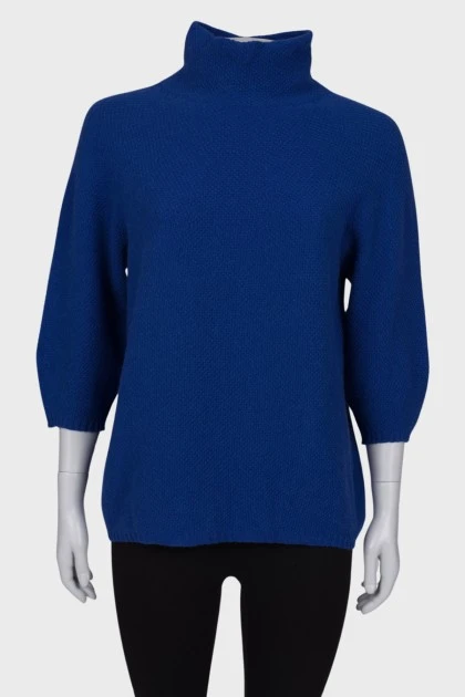 Синій светр із високим коміром