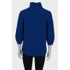 Синій светр із високим коміром