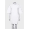 Белое платье с анималистичным тиснением