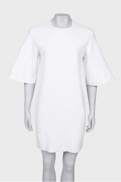 Біла сукня з анімалістичним тисненням