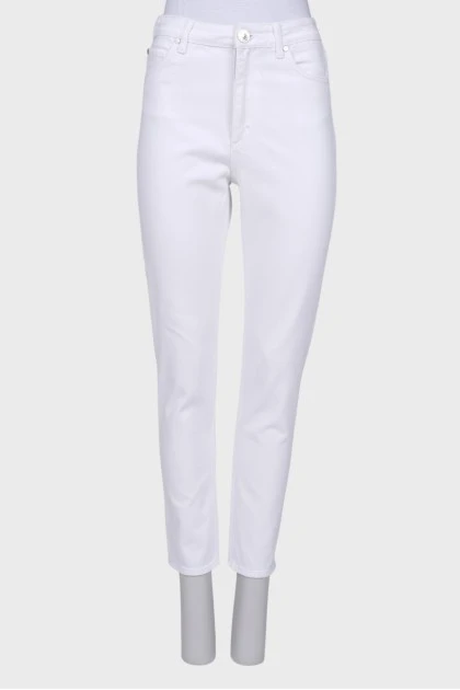 Белые джинсы на высокой талии