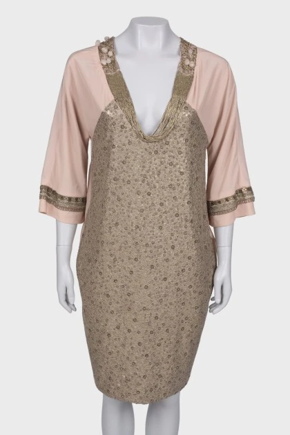 Золотисто-розовое платье с вышивкой из бисера