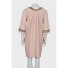 Золотисто-розовое платье с вышивкой из бисера  
