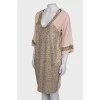 Золотисто-розовое платье с вышивкой из бисера  