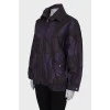 Темно-фиолетовая куртка в принт 