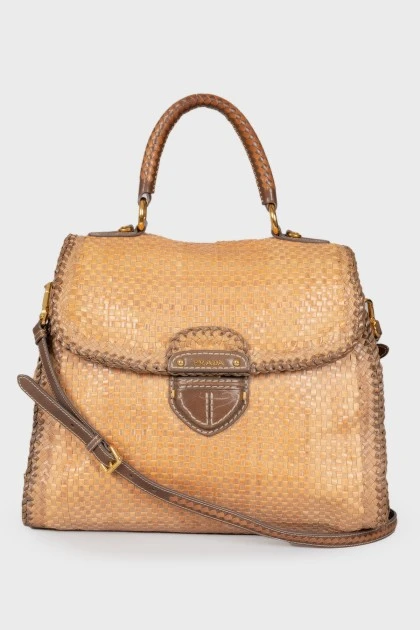 Плетенная сумка с логотипом бренда 