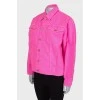 Джинсовая куртка ярко розового цвета 
