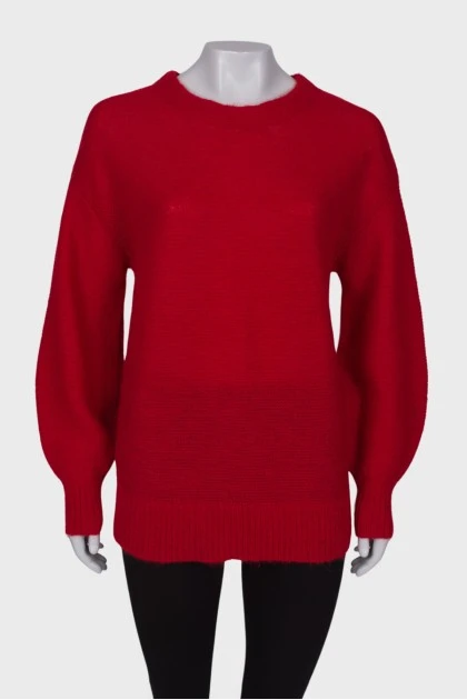Вязанный свитер красного цвета 