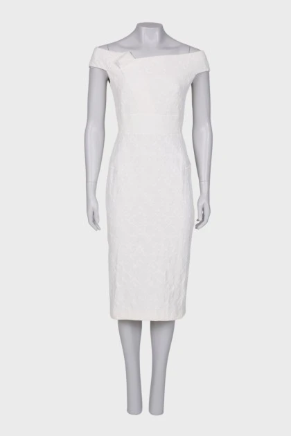 Белое платье с узором 