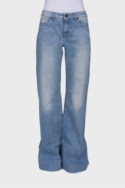 Світло-блакитні джинси кльош
