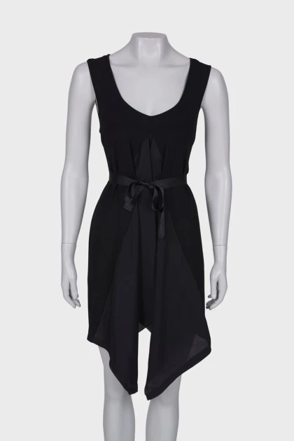 Черное платье с асимметричным подолом 