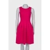 Плиссированное платье ярко-розового цвета