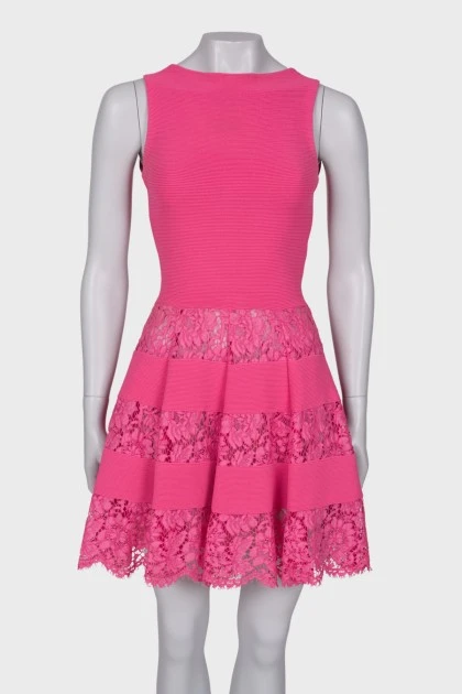 Рожева сукня з мереживом