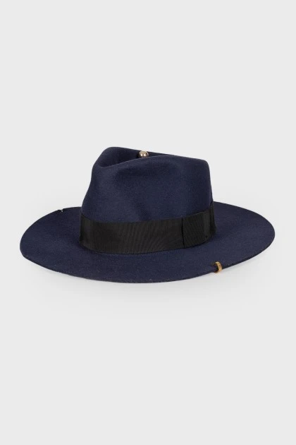 Темно-синій капелюх