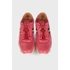 Кожаные кроссовки розового цвета 
