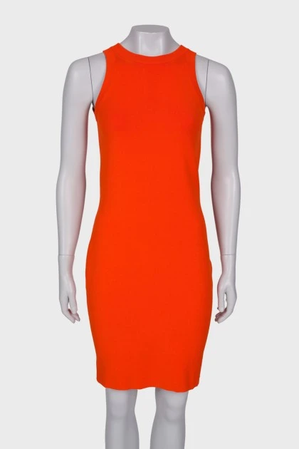 Яскраво-помаранчева сукня облягаючого крою