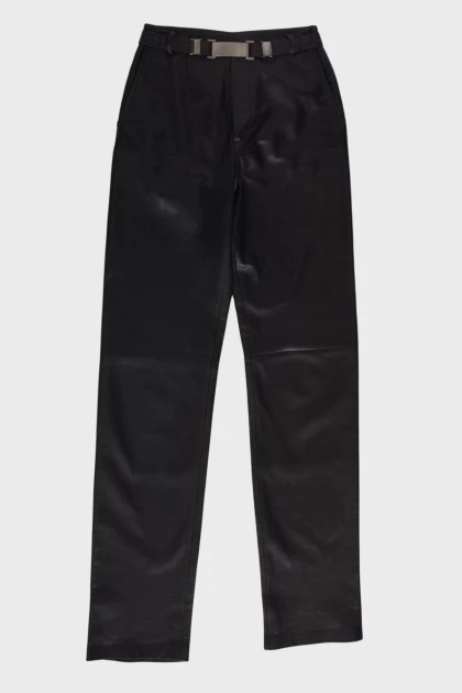 Кожаные брюки с серебристой фурнитурой 