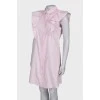 Светло-розовое платье с оборками 