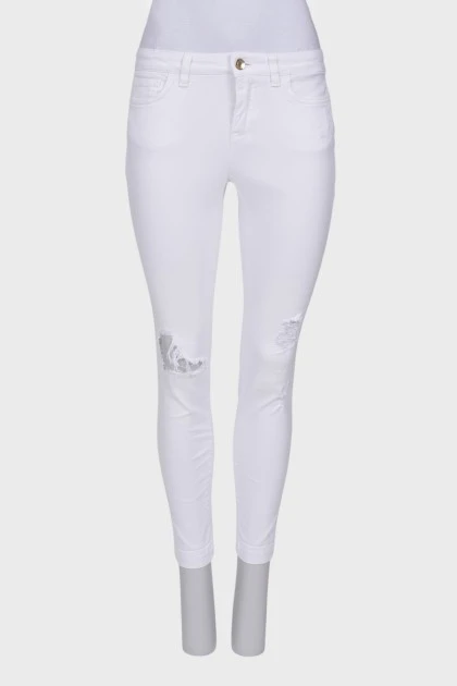 Білі джинси з ефектом рваних