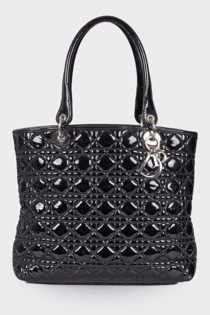 Лаковая сумка Lady Dior