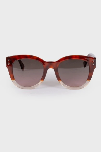Солнцезащитные очки с коричневой оправой