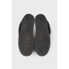 Черные кроссовки на шнуровке 