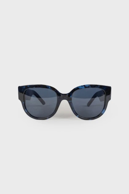 Синие солнцезащитные очки с логотипом бренда 