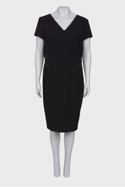 Черное платье с полупрозрачными вставками