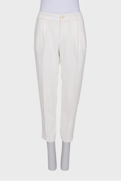 Классические брюки белого цвета 