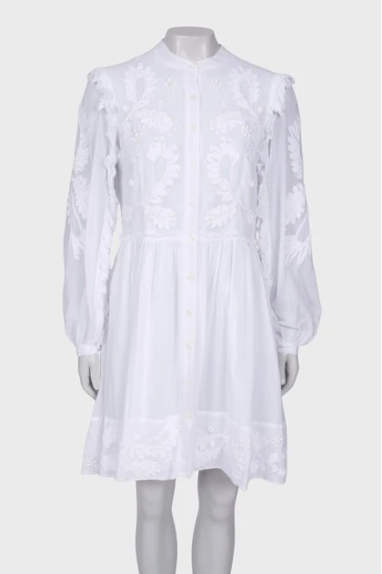 Белое платье с вышивкой и бисером