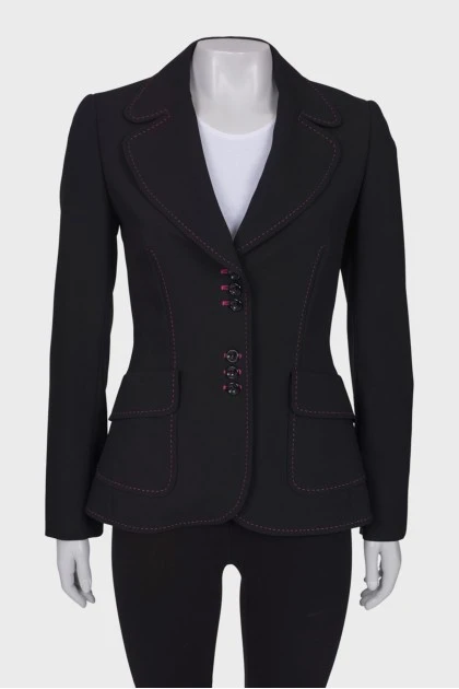 Черный пиджак декорированный розовой нитью