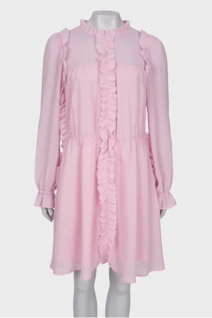 Розовое платье с оборками 