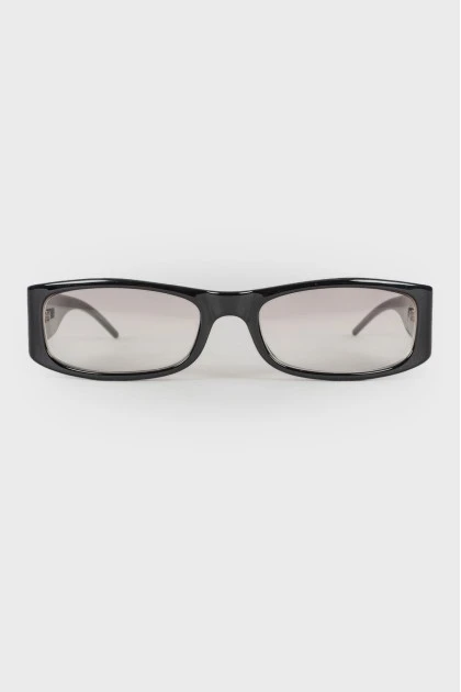 Чорні окуляри з логотипом бренду