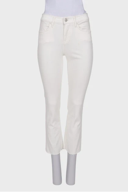 Белые джинсы с необработанным краем
