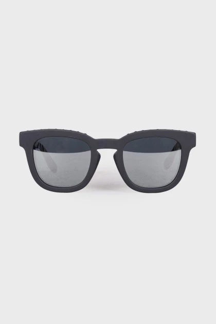 Матовые солнцезащитные очки со стразами 