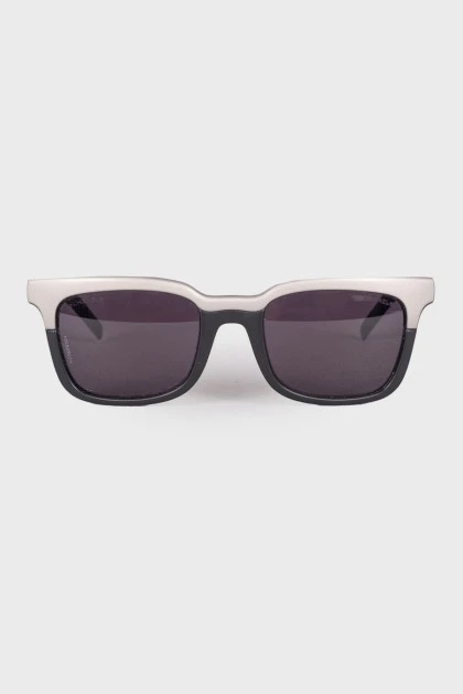 Серебристо-черные солнцезащитные очки 