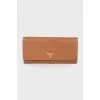 Коричневый кожаный кошелек с логотипом бренда