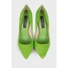 Зеленые туфли на высоком каблуке