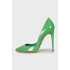 Лаковые туфли зеленого цвета
