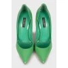 Лакові туфлі зеленого кольору