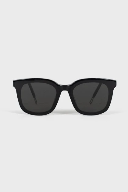 Чорні сонцезахисні окуляри з подовженими дужками