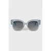 Полупрозрачные солнцезащитные очки голубого цвета 