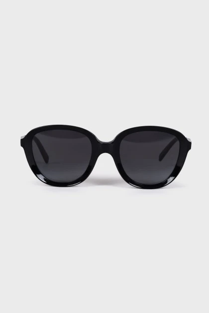 Черные солнцезащитные очки с фигурной оправой 